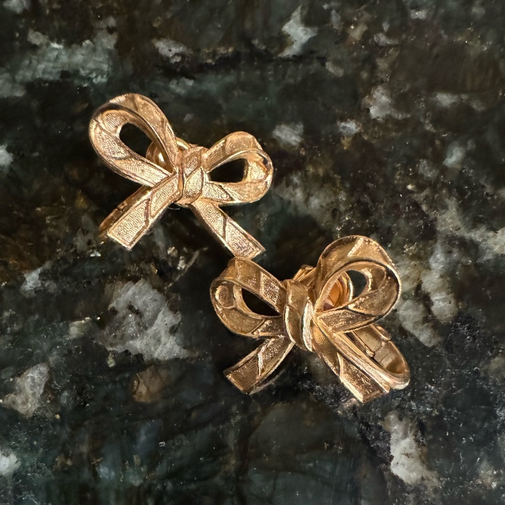 CROWN TRIFARI GOLD TONE BOW CLIP‎ ON EARRINGS